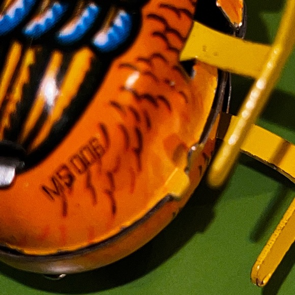 Wind-up chick 2” tin toy metal bird with key retro Easter novelty chicken - Picture 3 of 4